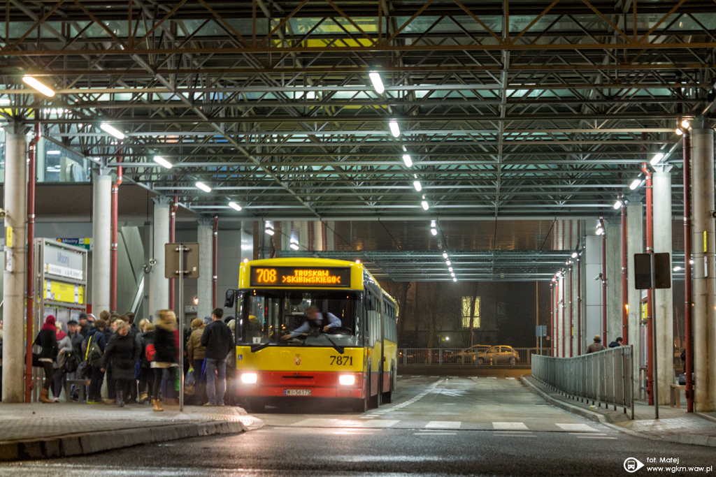 7871
Dwa lata temu, pierwszego grudnia po raz pierwszy na ulice nie wyjechaĹy autobusy z oddziaĹu "Redutowa".
Słowa kluczowe: M181