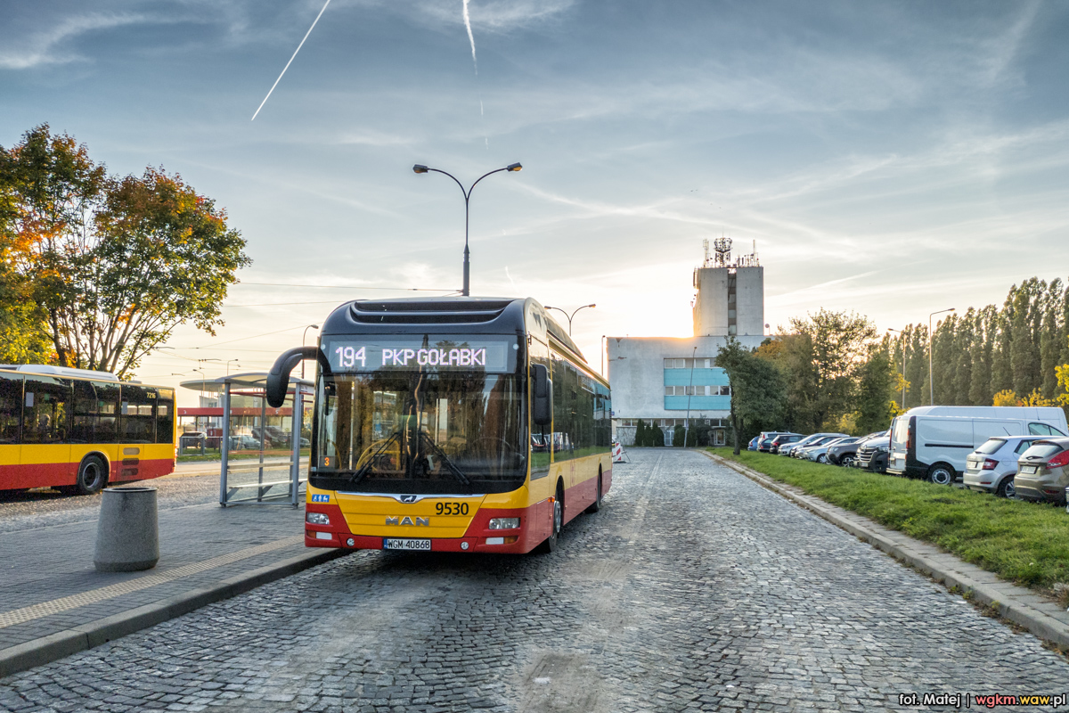 9530
194 jest liniÄ z ciekawymi czasami przejazdu w DĹ (w stronÄ Cm. Wolskiego). 

WystÄpujÄ aĹź trzy przypadki przelotĂłw 0 minut, co sprawia, Ĺźe punktualna realizacja rozkĹadu w ciÄgu dnia, kiedy z linii oraz przystankĂłw na ĹźÄdanie korzysta wiÄcej pasaĹźerĂłw, jest trudna do wykonania. A szkoda, bo 194 jest dowozĂłwkÄ do kolei i opĂłĹşnienie autobusu moĹźe pogorszyÄ przesiadki do pociÄgĂłw.
