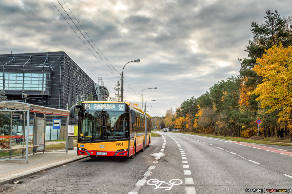 9951
Od dzisiaj Arriva jeĹşdzi m.in. na skrĂłconych kursach 114.


