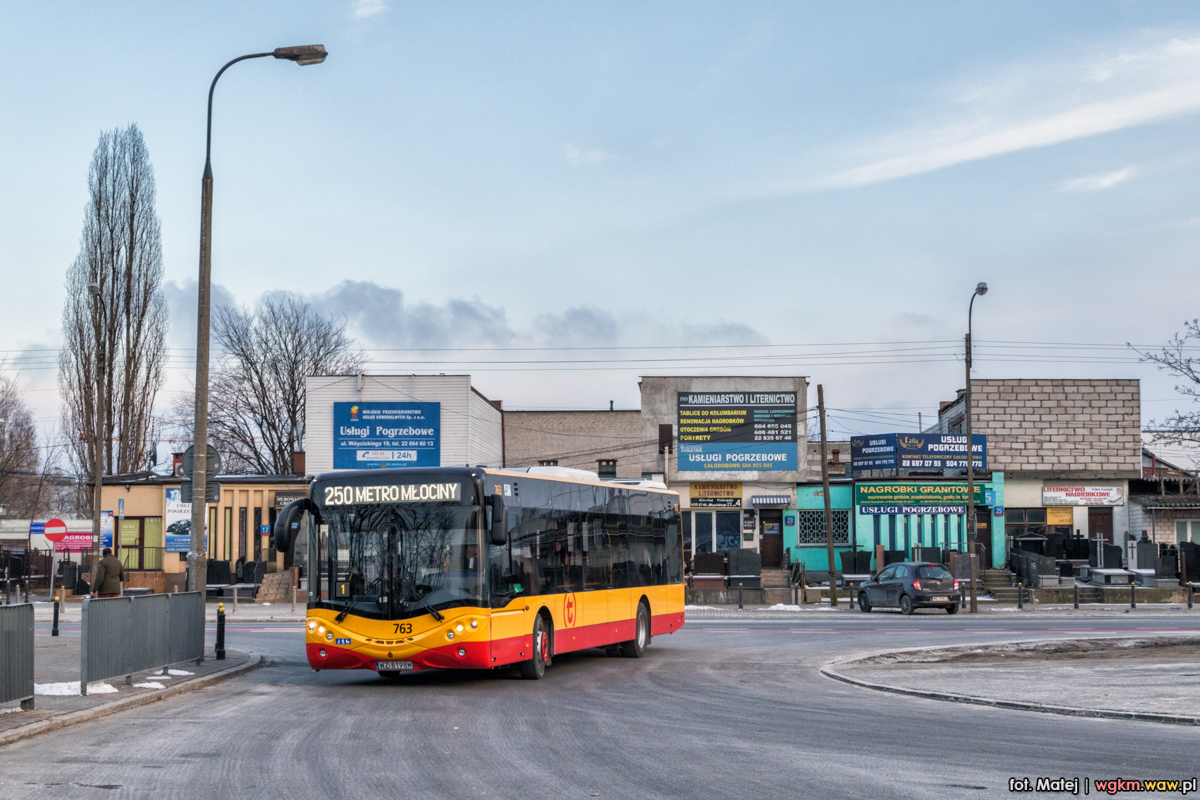 763
Debiut drugiego Ursusa - na 250. MiaĹem okazjÄ siÄ nim przejechaÄ - generalnie nie jest Ĺşle, ale latajÄca listwa przy pierwszych drzwiach chyba nie jest dobrÄ oznakÄ jak na pierwszy dzieĹ kursowania wozu :P
