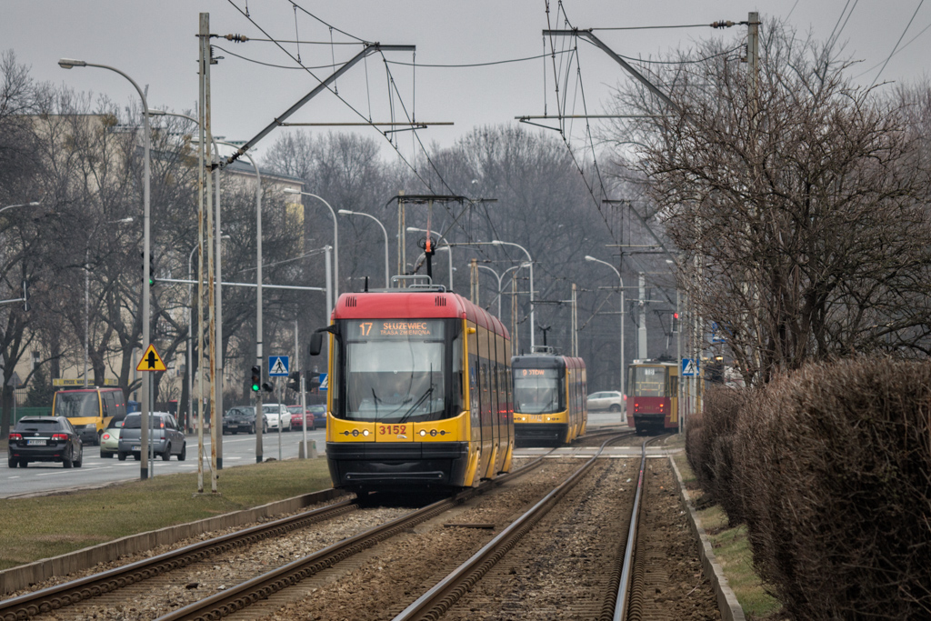 3152
SwojÄ trasÄ zmieniĹa takĹźe 17stka, jak i brygady, ktĂłre do tej pory zjeĹźdĹźaĹy na MokotĂłw ulicÄ WoĹoskÄ.
Słowa kluczowe: Objazd