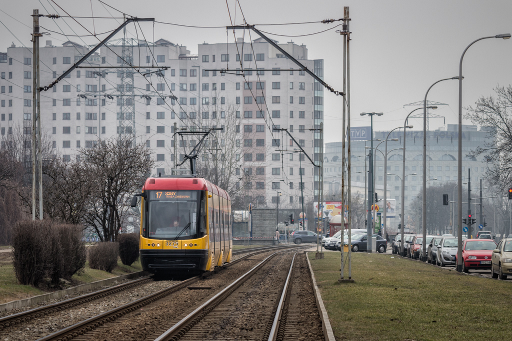3275
Ponadto, od poniedziaĹku ujrzymy na 17stce wysokie skĹady.
Słowa kluczowe: Objazd