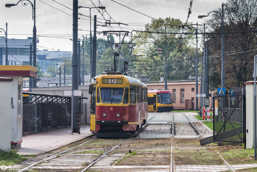 821+818
Tramwajowa czÄĹÄ DTP odbyĹa siÄ na Placu Narutowicza. PomiÄdzy wystawÄ, a ZajezdniÄ MokotĂłw pasaĹźerĂłw przewoziĹa linia D, kursujÄca co 15 minut i obsĹugiwana 4 brygadami.
Słowa kluczowe: DTP2015 Konstal13N