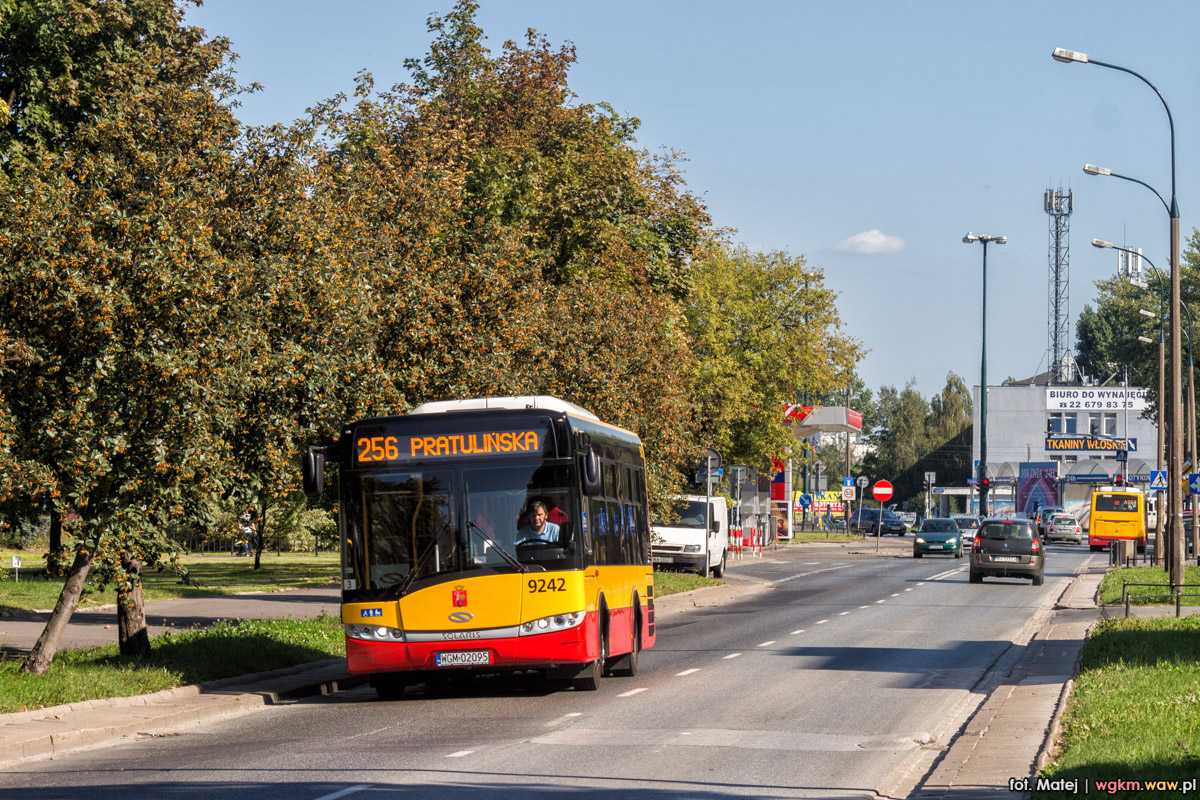 9242
Nowa linia, czyli 256 kursuje na trasie PratuliĹska - Suwalska i obsĹugiwana jest Alpinami.
