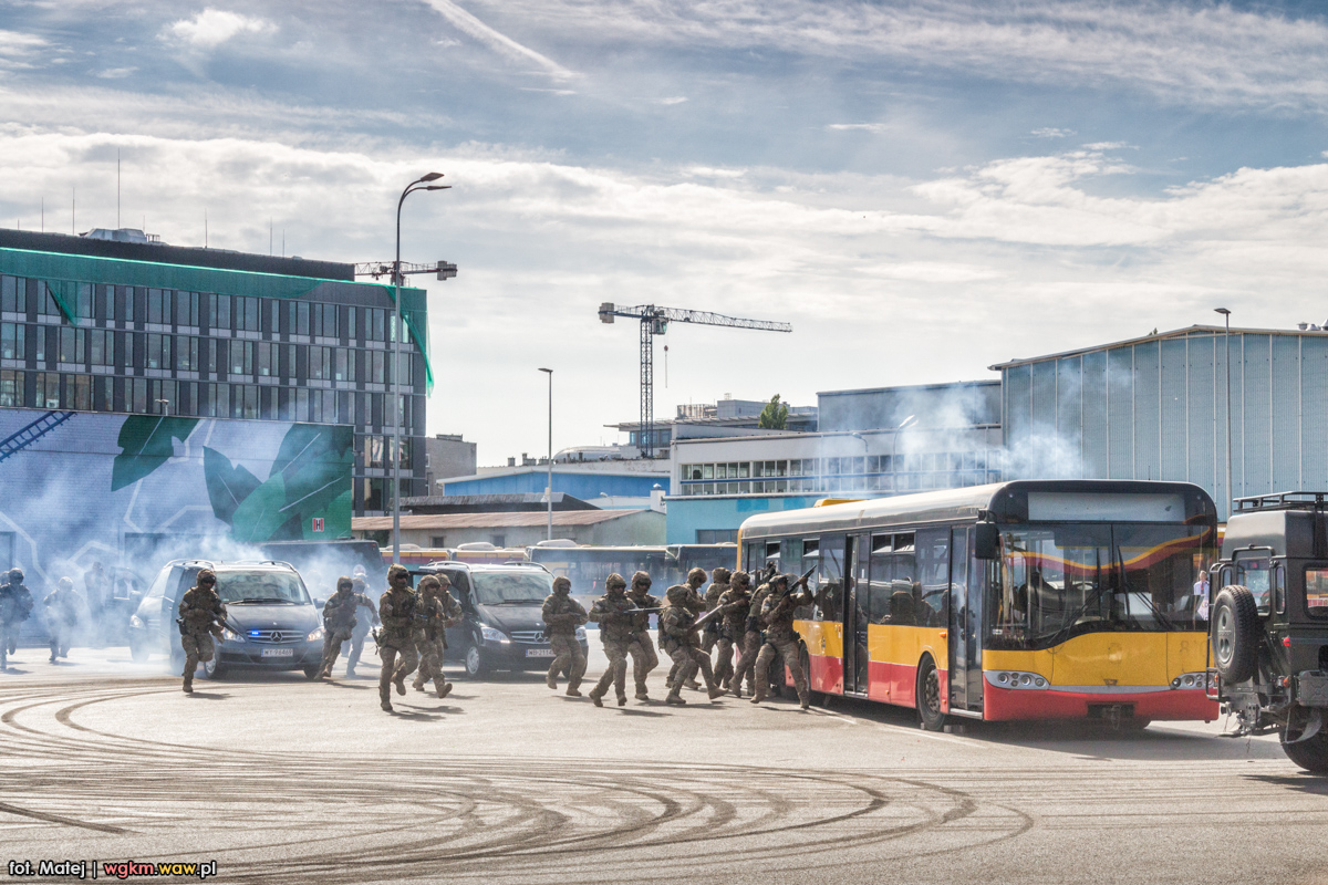 8739
Pokaz odbyĹ siÄ koĹo godziny 14:00.
Słowa kluczowe: DTP2016 SU15