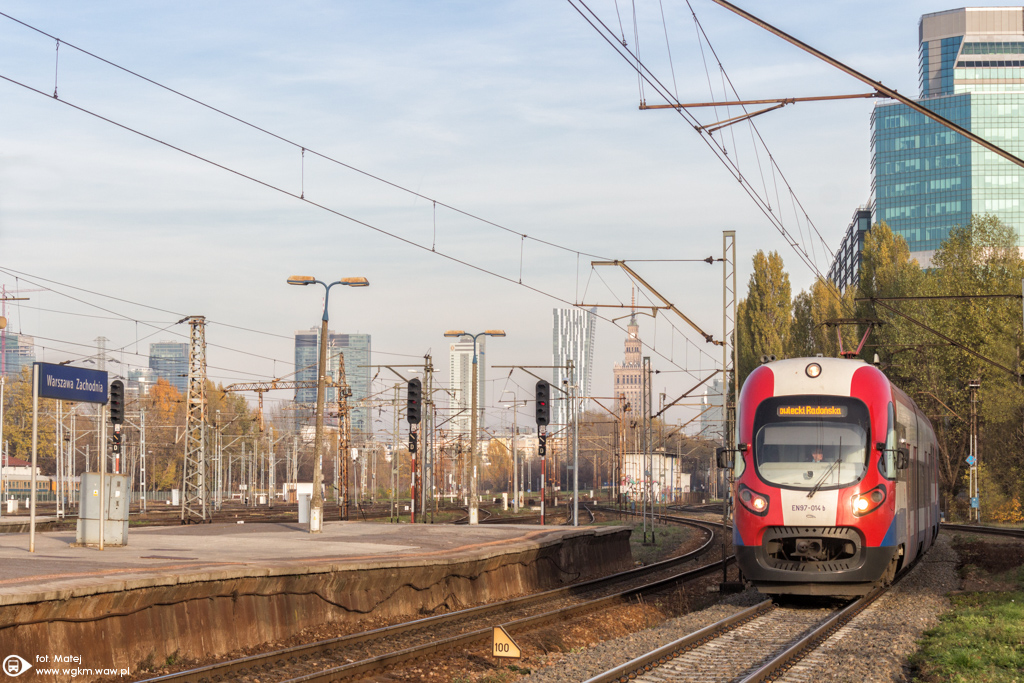 EN97-014
Pierwsze zdjÄcie nowej WKDki na WGKM.
Słowa kluczowe: Skyline