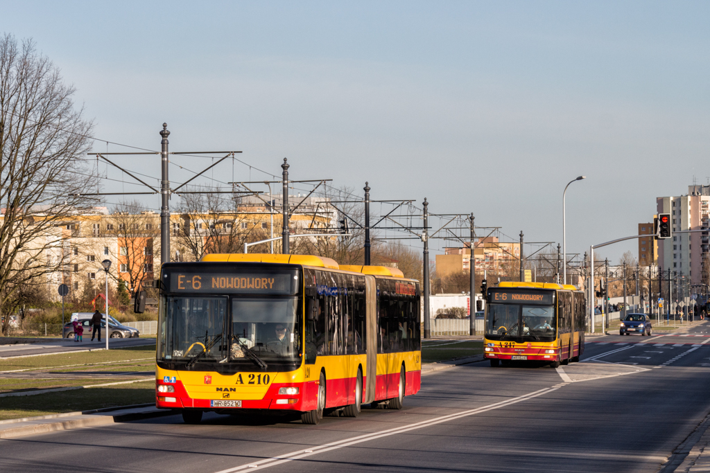 A210
Niedawno ĹźegnaliĹmy E-4, teraz na ulice nie wyjedzie juĹź E-6. A szkoda, bo bardzo miĹo wspominam tÄ liniÄ. A210 wraz z wĹaĹcicielem pojawiaĹ siÄ na niej regularnie (na zdjÄciu pojazdem kieruje pani, ktĂłrÄ pozdrawiam) :P
Słowa kluczowe: ITSNG363