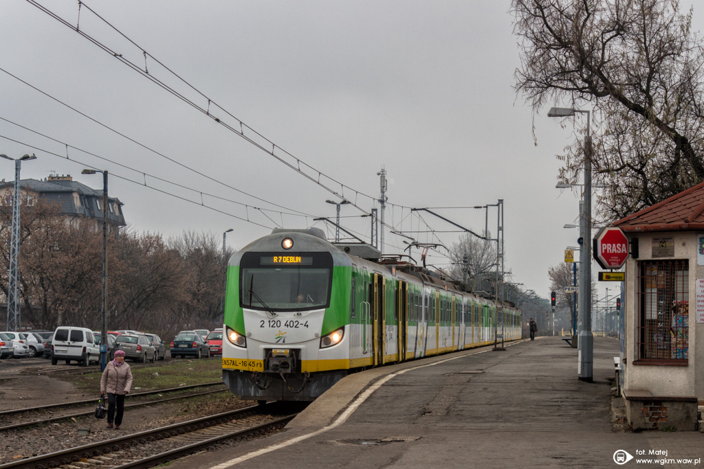 EN57AL-1645
Od niedzieli czÄĹÄ pociÄgĂłw bÄdzie koĹczyĹa bieg w Otwocku, a czÄĹÄ... w Falenicy.
