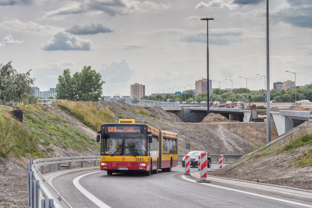 3345
Objazd spowodowany frezowaniem ulicy ModliĹskiej. WymuszaĹ on wypuszczenie wozĂłw z ViaTollem na linie, ktĂłre nim przejeĹźdĹźaĹy.
Słowa kluczowe: Objazd Inwestycje