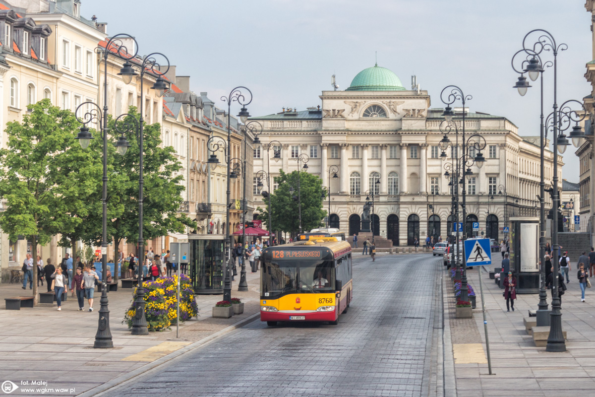 8768
ZdjÄcie wykonane z gĂłrnego pokĹadu piÄtrusa.
Słowa kluczowe: SU15 Architektura
