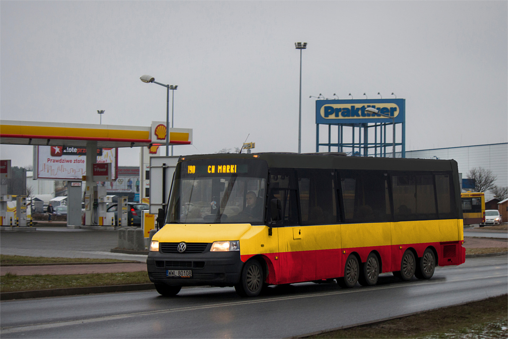 WWL 80108
W zwiÄzku z zamkniÄciem ruchu na moĹcie Ĺazienkowskim i potrzebÄ uruchomienia dodatkowych autobusĂłw, ZTM ogĹosiĹ przetarg na 12-metrowe autobusy. SwojÄ ofertÄ zĹoĹźyĹ jeden z przewoĹşnikĂłw z Zielonki oferujÄc najnowszy model Volskwagena - Kutsenits City LONG. Autobusy pojawiĹ siÄ dzisiaj m.in. na linii 190.
