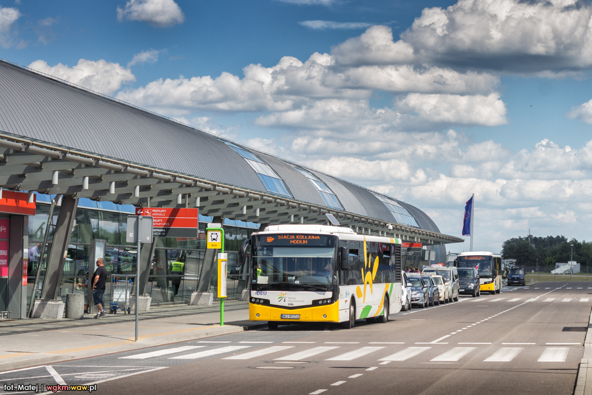 D017
LiniÄ lotniskowÄ, ktĂłra kursuje pomiÄdzy lotniskiem w Modlinie a stacjÄ kolejowÄ obsĹugujÄ dwa widoczne na zdjÄciu VDLe Citea CLF120 naleĹźÄce do Polonusa
