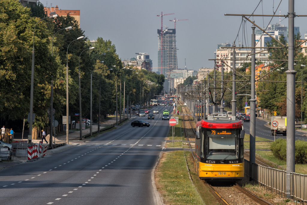 3616
W tle budujÄcy siÄ Q22.
Słowa kluczowe: ZaTramwaj Inwestycje Architektura