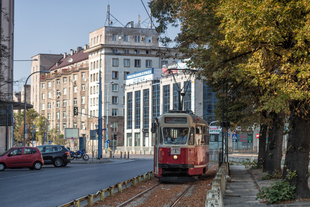 407
W ten weekend na linii turystycznej oczy cieszy Konstal 13N 407.
Słowa kluczowe: Objazd 20sezonTetki Konstal13N