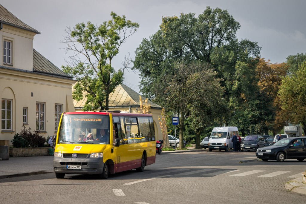 30024
Nie ma jeszcze foty z komunikacji miejskiej w Ĺťyrardowie, wiÄc wrzucam. JeĹźdĹźÄ tam gĹĂłwnie Solinki i takie przeurocze VDLe ;)
