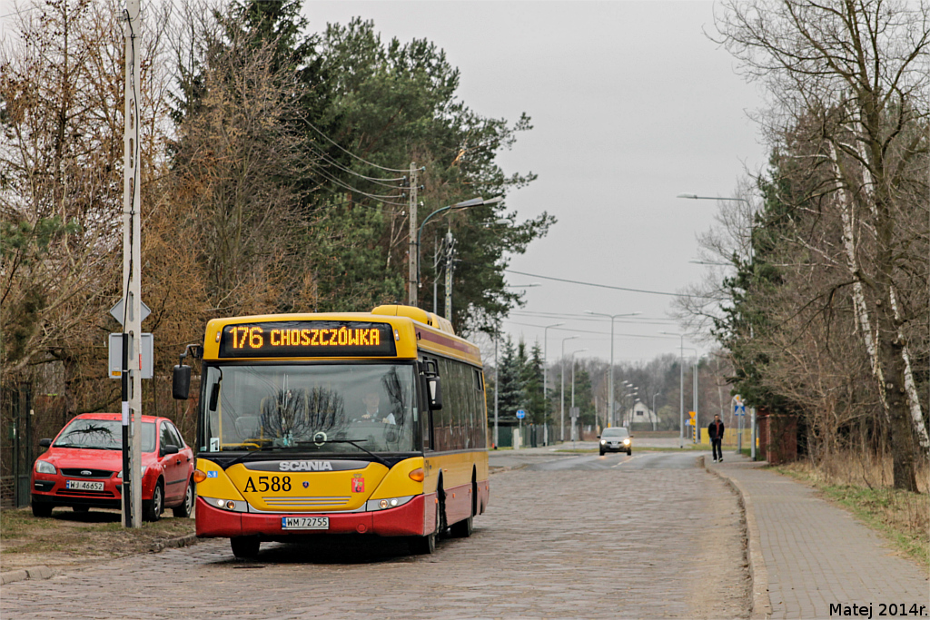 A588
Nie zapominajmy takĹźe o 176 - poĹÄczenia ChoszczĂłwki i PĹud z PragÄ. NajwiÄkszym absurdem tej linii jest to, Ĺźe w DP kursujÄ na niej mikrobusy, a w DĹ autobusy 12-metrowe. W dodatku jest moĹźna rzec linia "widmo", ktĂłra nie szczyci siÄ dobrÄ czÄstotliwoĹciÄ.
