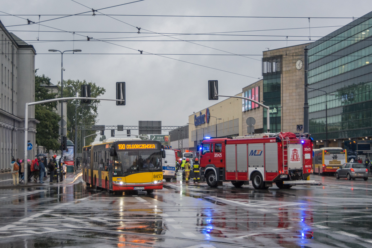 8457
Na zdjÄciu widoczne jest miejsce wypadku z udziaĹem samochodu osobowego i policyjnego radiowozu, do ktĂłrego doszĹo w miniony poniedziaĹek przed godz. 17.
Słowa kluczowe: Zdarzenie