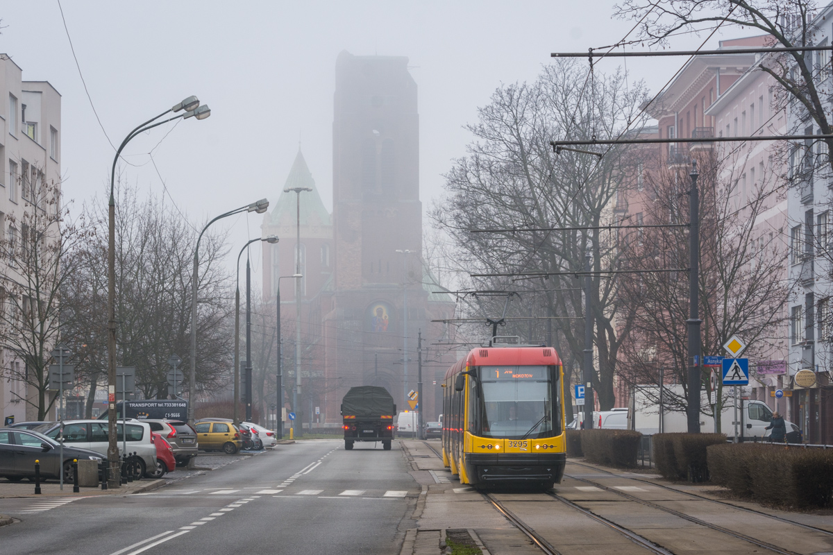 3295
Zjazd z porannego dodatku na trasie z Annopolu do Zajezdni "MokotĂłw".
Słowa kluczowe: Architektura MgĹa