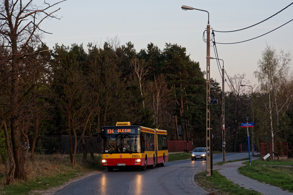 3905
TakÄ oto ciekawostkÄ moĹźna byĹo uĹwiadczyÄ wczoraj od okoĹo godziny 19. DoĹÄ egzotyczny widok.
Słowa kluczowe: DziwadĹo