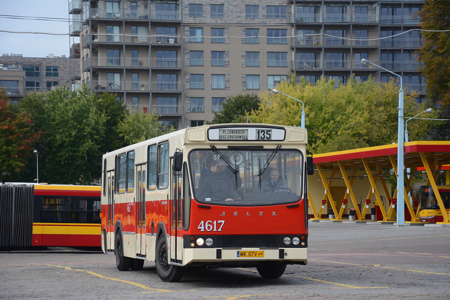 4617
W zeszĹym roku Dni Transportu Publicznego odbywaĹy siÄ na Zajezdni Woronicza.
Słowa kluczowe: DTP2013 PR110M