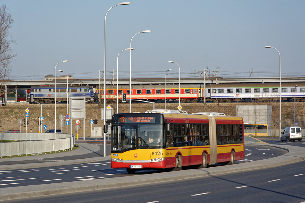 8426
W poniedziaĹek linia zostanie stÄd wycofana i po raz kolejny zmieni trasÄ - tym razem pojedzie do Dworca Centralnego, z postojem na przystanku Centrum.

