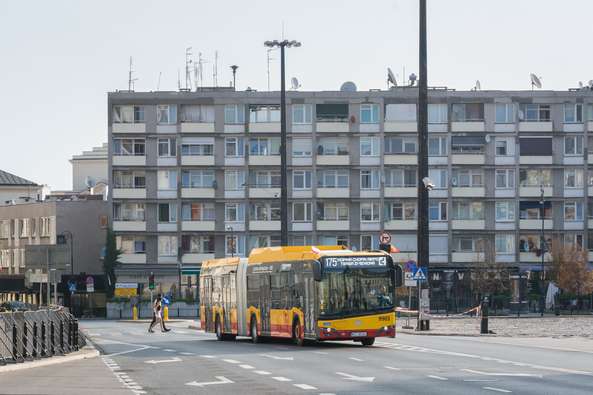9903
DziĹ mija rok od debiutu tych wozĂłw na ulicach Warszawy.
Słowa kluczowe: Objazd