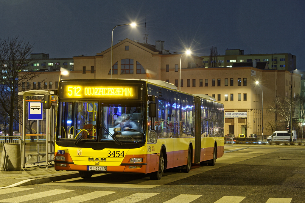 3454
W przyszĹym tygodniu moĹźemy juĹź nie ujrzeÄ 512 na tej pÄtli - ma jÄ zastÄpiÄ 527.
