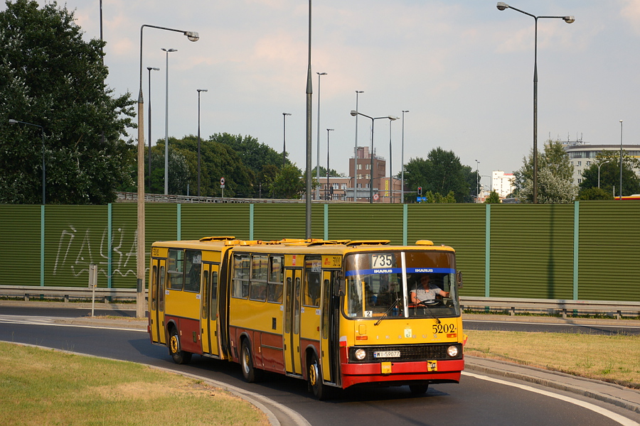 5202
Bizon dojeĹźdĹźa na Marymont.
Słowa kluczowe: IK280