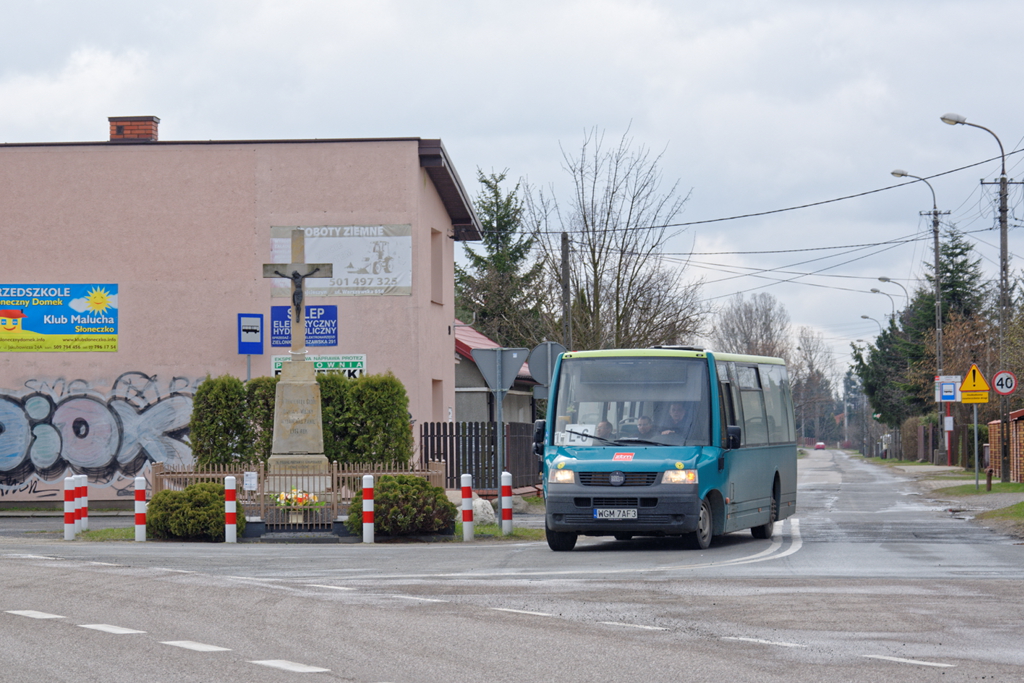 40007
Wraz z zakoĹczeniem roku 2014 zmieniĹ siÄ przewoĹşnik obsĹugujÄcy liniÄ L-6. WczeĹniej obsĹugÄ ĹźĂłĹymi VDL-ami zapewniaĹ Mobilis, obecnie robi to PKS Grodzisk - zielonymi.
