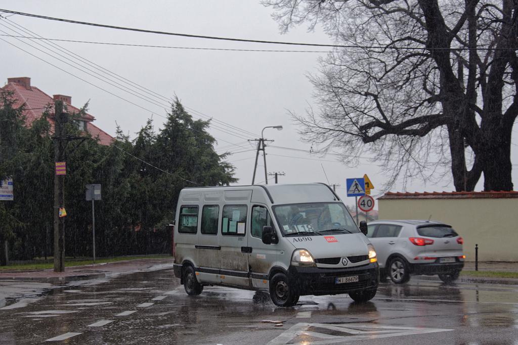 A690
Linia L18 powstaĹa w sierpniu 2011 roku i niezmiennie kursuje na trasie z Truskawia do Starych Babic. ObsĹugÄ jednÄ brygadÄ zapewnia Europa Express City.
