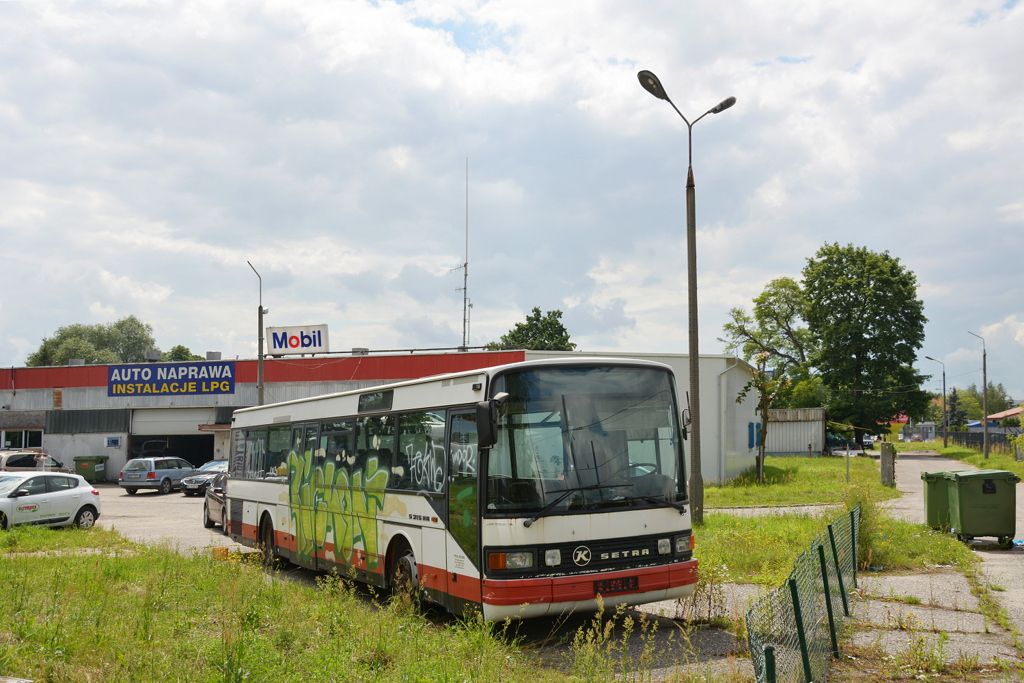 Setra
Taka oto niezidentyfikowana, pozbawiona tablic rejestracyjnych Setra stoi sobie od jakiegoĹ czasu przy pÄtli Annopol.

