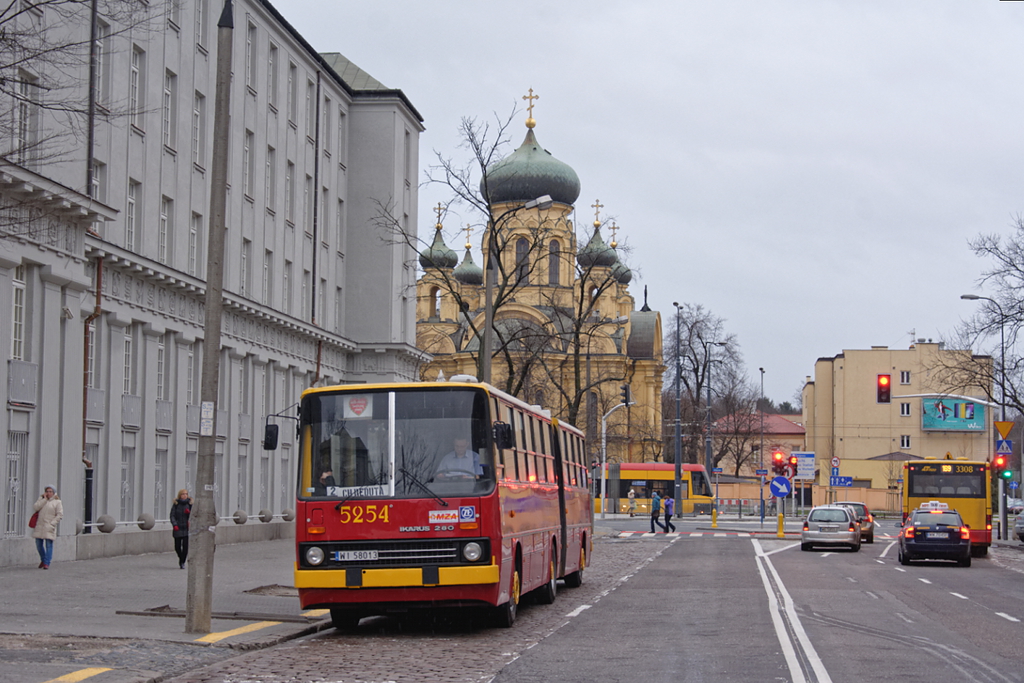 5254
Przystanek kraĹcowy dla serduszkowej linii zlokalizowany zostaĹ na ulicy WileĹskiej. Po odbyciu postoju autobusy odjeĹźdĹźaĹy przez WileĹskÄ, SzwedzkÄ i Al. SolidarnoĹci na Most ĹlÄsko-DÄbrowski i dalej do Centrum Handlowego Reduta.
Słowa kluczowe: WOĹP2015 IK280 Architektura