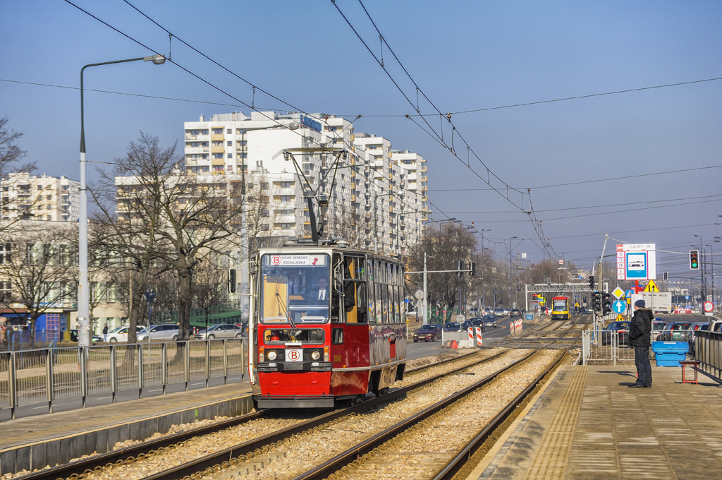 1000
NiedĹugo pojawi siÄ drugi wagon.

