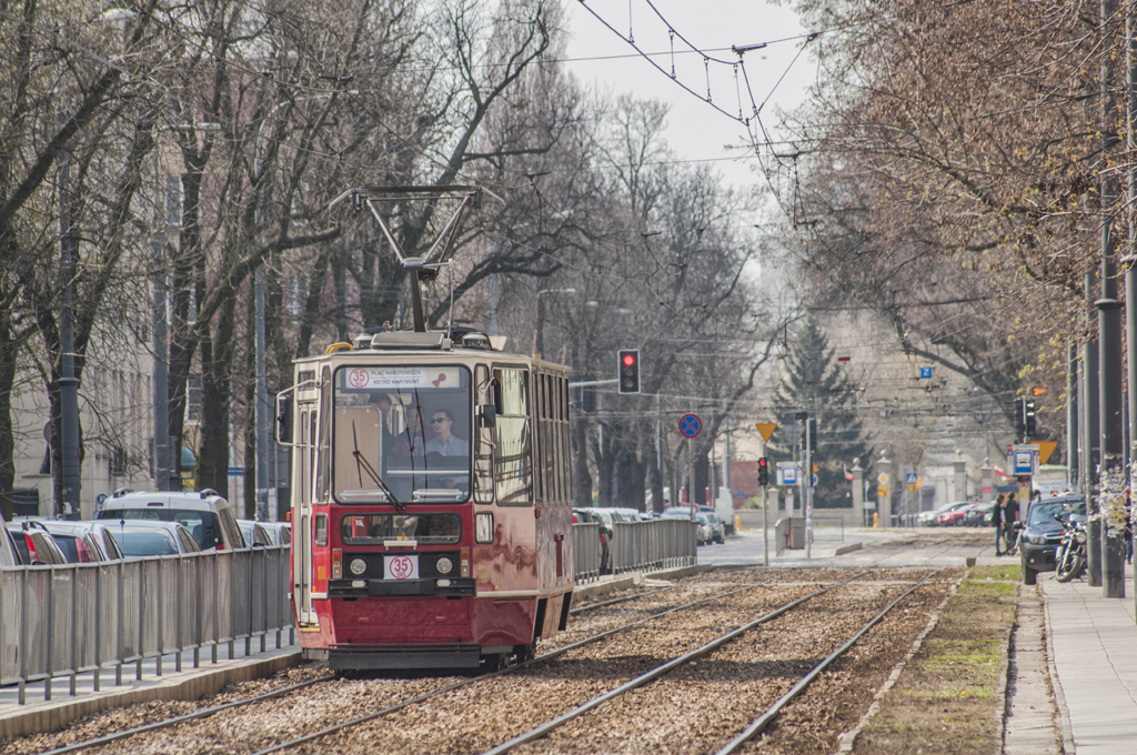 1000
Słowa kluczowe: 35lecieKMKM