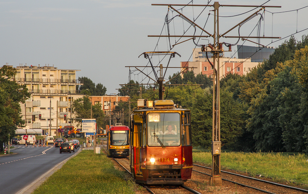 1174
ZachĂłd sĹoĹca na Broniewskiego.
Słowa kluczowe: ZachĂłd