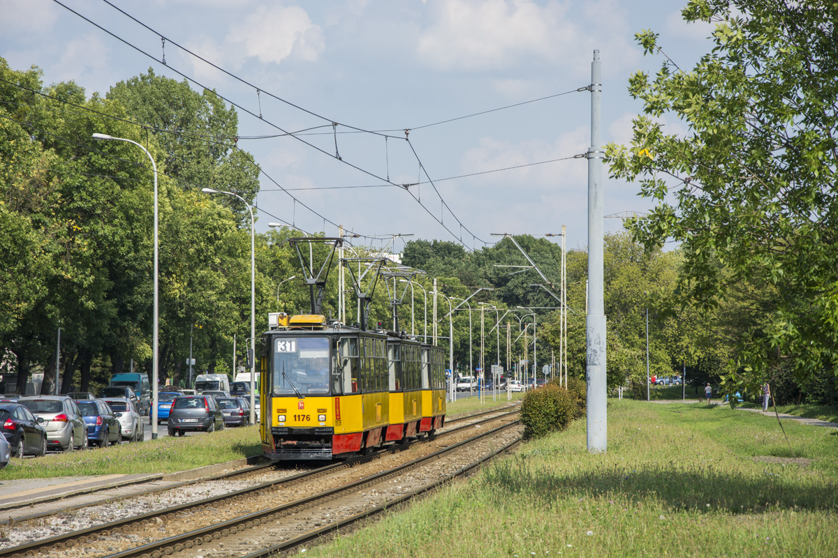 1176+1177+1175
Swego czasu ten skĹad jeĹşdziĹ w konfiguracji 1176+1177 (ĹźĂłĹte) + czerwony 1111.
