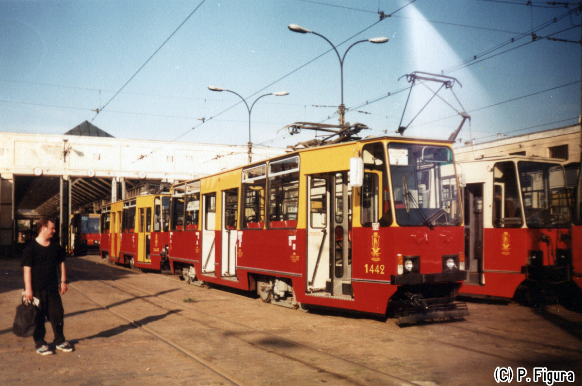 1442+1441
Nowy skĹad 105 na zajezdni Praga, popularnie nazywany bocianami.
Słowa kluczowe: archiwum_PrzemysĹawa_Figury