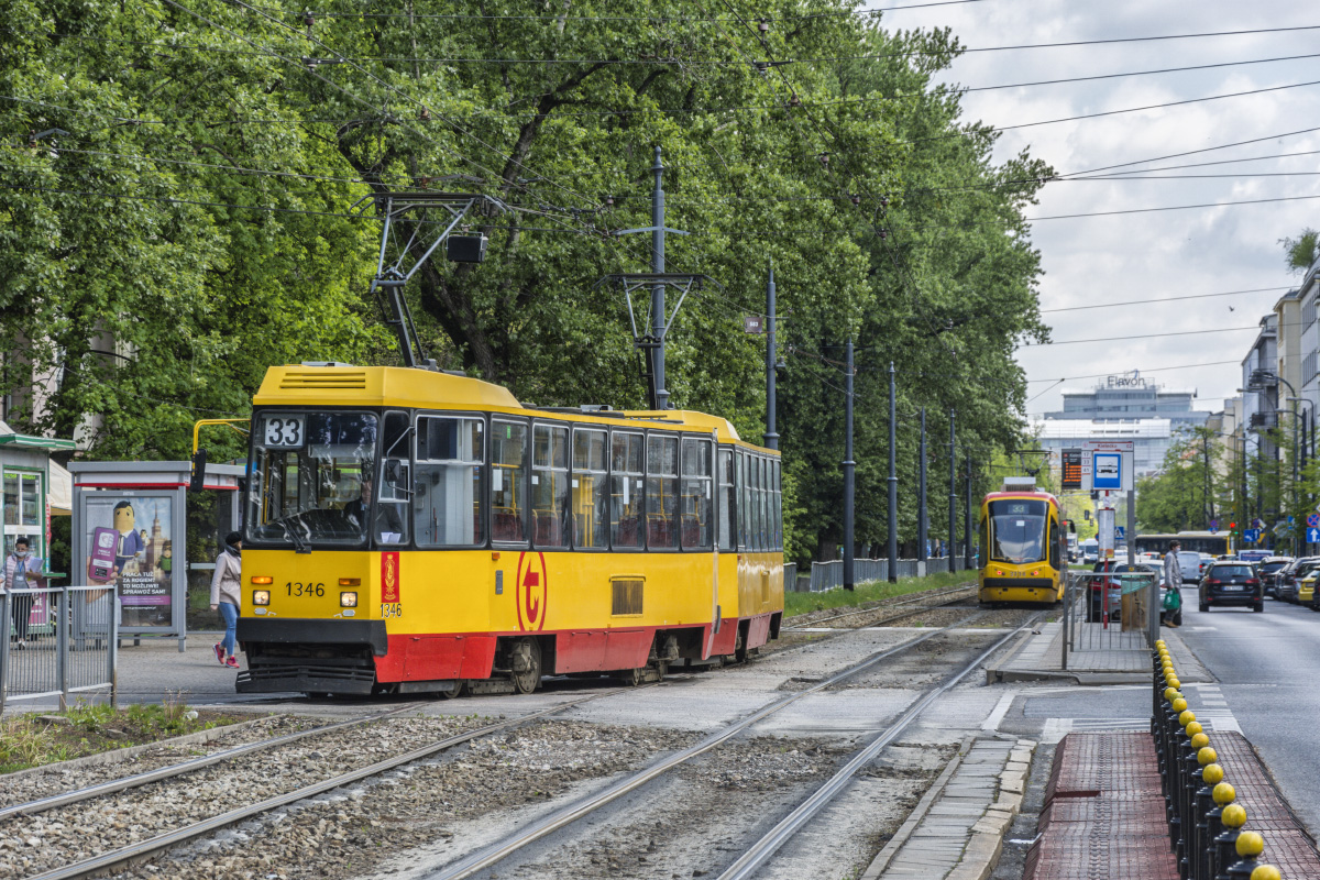 1346+1345
PudĹo drugiego wagonu po wypadku w Al. Jerozolimskich zostaĹo podmienione z kasowanym 1153.
