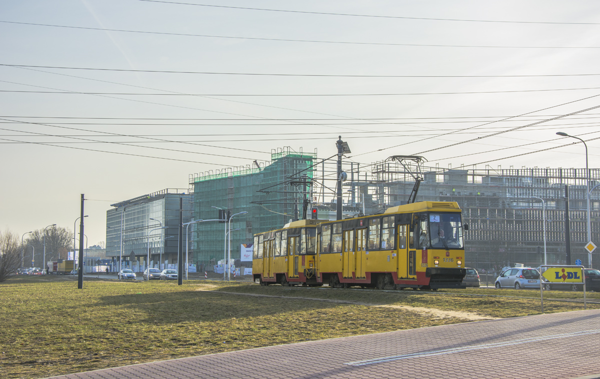 1336+1335
Od jakiegoĹ czasu w szczycie porannym moĹźna spotkaÄ na 2 wagony 105Na. Dwie brygady jeĹźdĹźÄ jako wtyczki niewykazane w rozkĹadzie.
