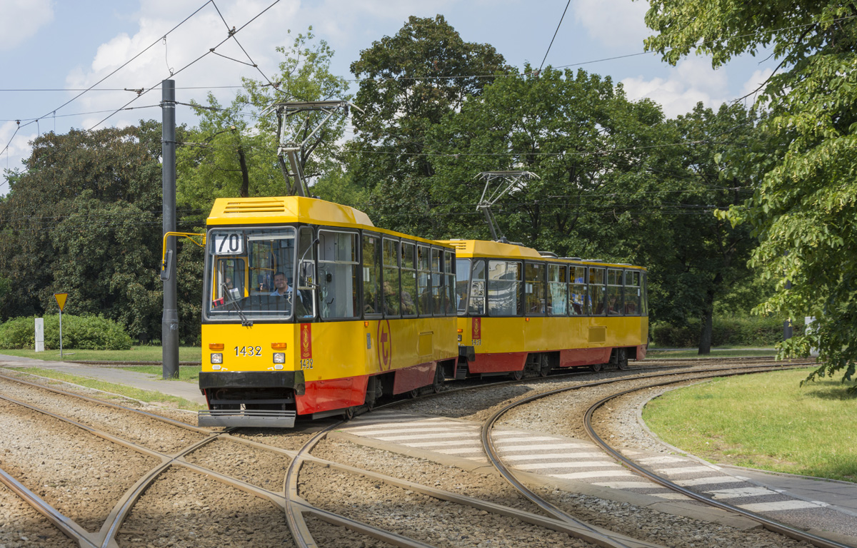 1432+1431
Linia zastÄpcza powstaĹa z poĹÄczenia 10 oraz 18.
