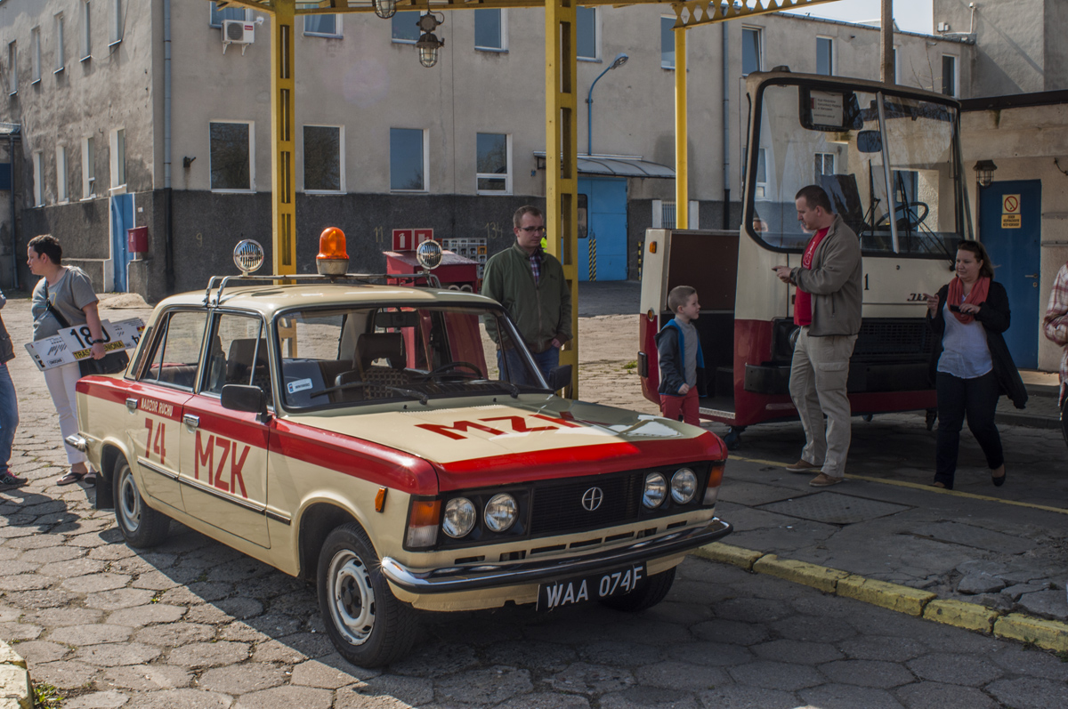 74
DuĹźy Fiat naleĹźÄcy do kolegi pro7 wystylizowany na NadzĂłr Ruchu.
Słowa kluczowe: 35lecieKMKM