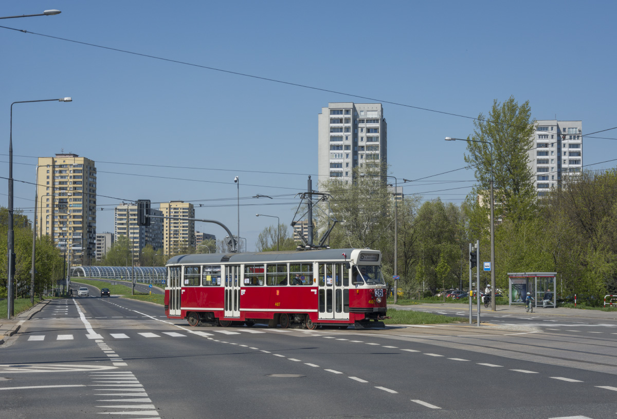 407
Brakuje drugiego wagonu. Chwilowy powrĂłt 36 na historyczny kraniec.
