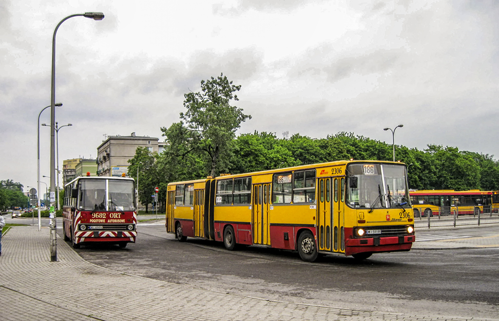2306
Nie ma lewarkĂłw, nie ma IkarusĂłw. ZostaĹy tylko zabytki i zdjÄcia ale to nie to samo co dojazd do szkoĹy, pracy na zwykĹej linii. ZdjÄcie nr 1000 na galerii.
Słowa kluczowe: Pogtech IK280