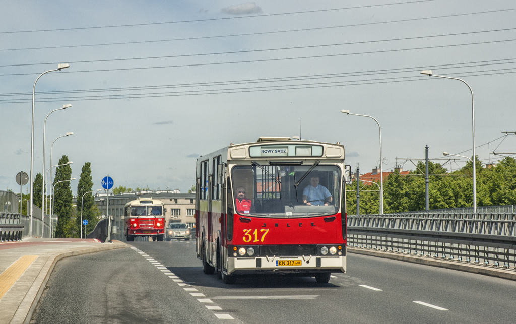 317
Jelcz M11 z Nowego SÄcza.
Słowa kluczowe: NM2015 M11 Parada