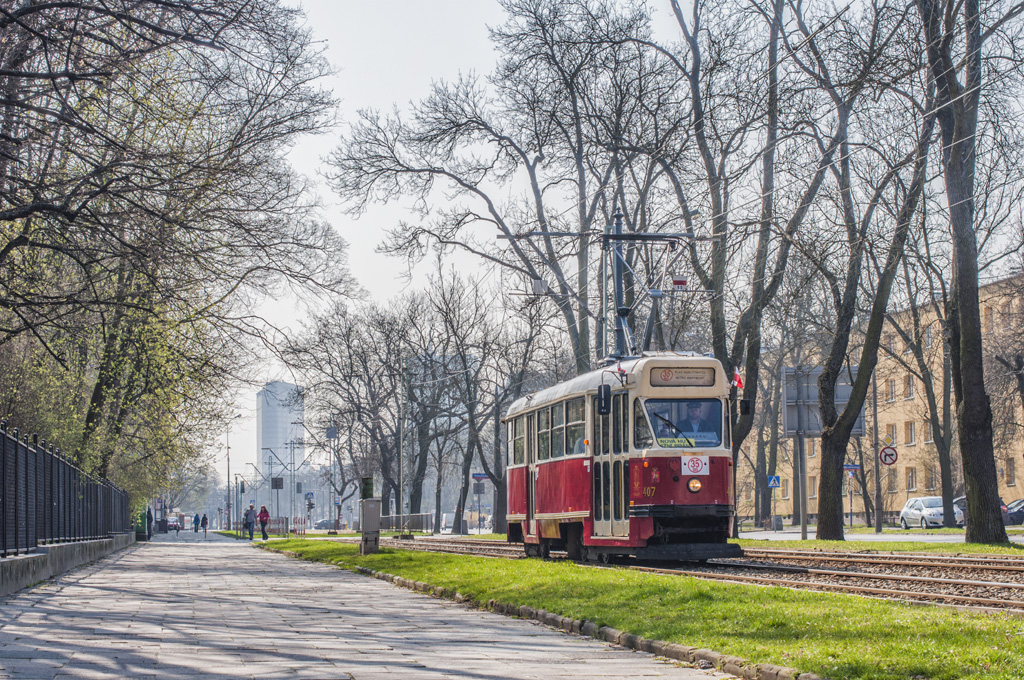 407
Słowa kluczowe: 35lecieKMKM Konstal13N