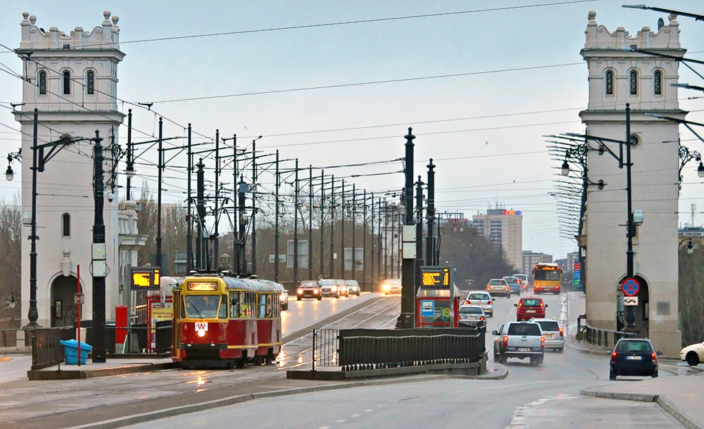 588+685
JuĹź jako zabytki a nie wozy liniowe.
Słowa kluczowe: WOĹP2014 Konstal13N