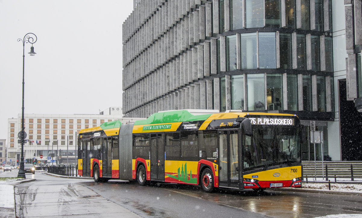 7100
W końcu do Warszawy zawitała IV generacja Solarisa w postaci elektrycznego Urbino 18. Wóz stacjonuje na zajezdni Woronicza i obstawia regularnie 07/175 rano i 08/175 popołudniu.

