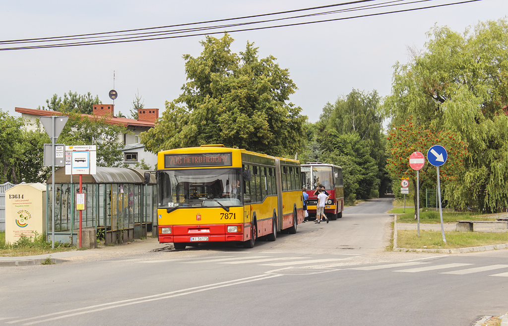7871
Z tyĹu trwa akcja zmieniania numerĂłw na 289.
Słowa kluczowe: M181
