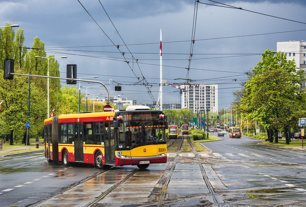 8110
Jedyna seria przegubĂłw od Solarisa bez klimatyzacji Ĺamie siÄ z al. Jana PawĹa w ulicÄ Stawki.
Słowa kluczowe: objazd