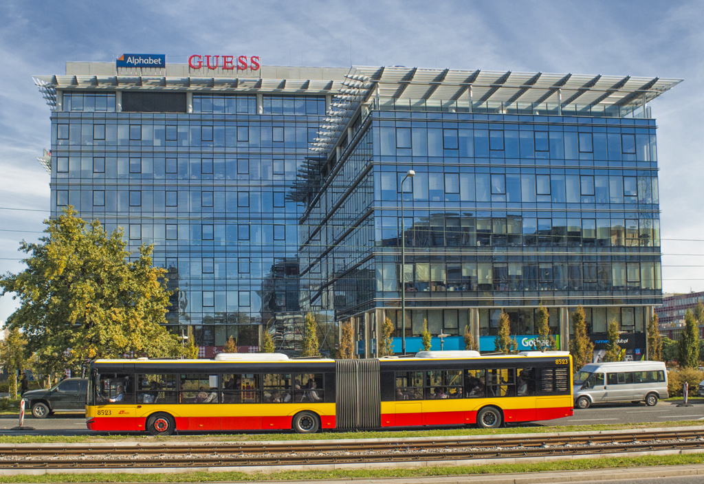 8523
Solaris przymierza siÄ do skrÄtu w ul. KonstruktorskÄ.
Słowa kluczowe: Architektura
